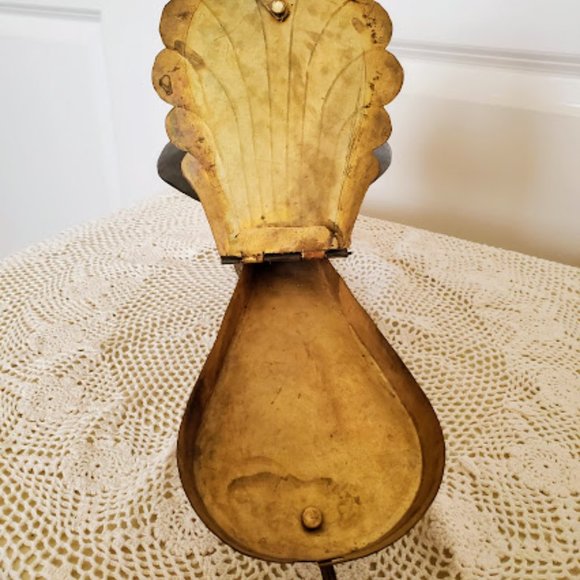 Peacock Shaped Brass Betel Nut Box - Picture 5 of 12